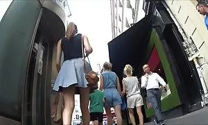 Ранкова дівчина Клинок з прохолодною український секс грудьми