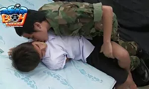 Він українське порно скачать плаває в басейні і приходить трахатися